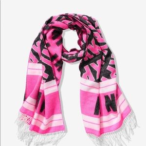 💕💕NWT Victoria Secret “PINK”Blanket Scarf💕💕